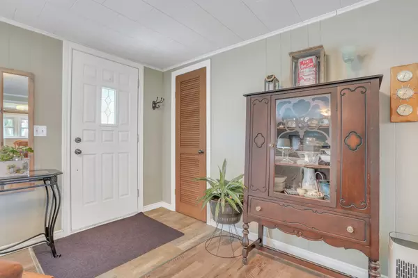 Springwater, ON L0L 1P0,33 Yonge ST N