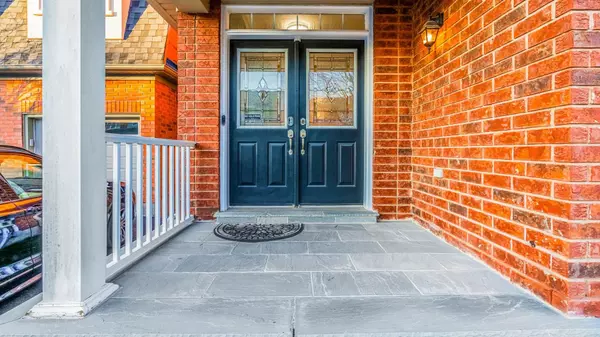 Oakville, ON L6M 5J4,2292 Blue Oak CIR