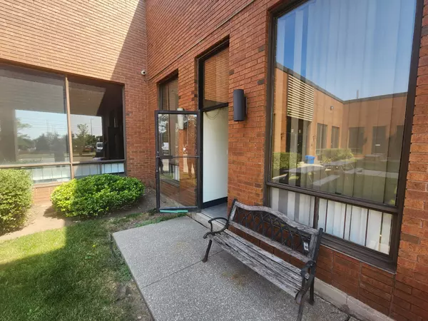 Oakville, ON L6K 2H2,355 Wyecroft RD #A