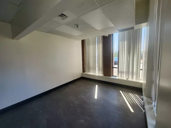 Oakville, ON L6K 2H2,355 Wyecroft RD #A