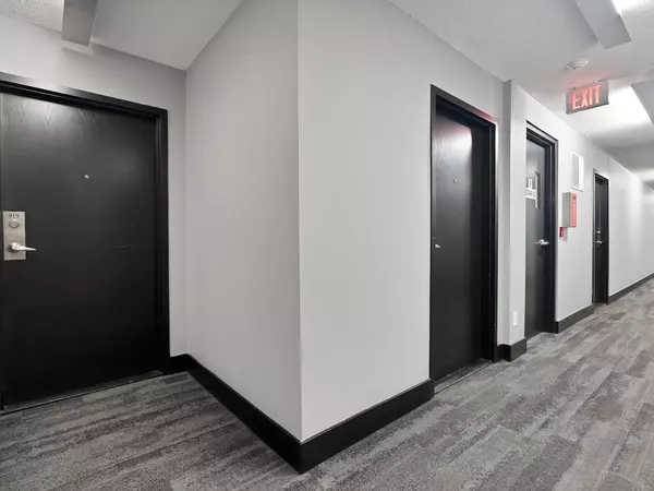 Toronto W01, ON M6K 0A5,38 Joe Shuster WAY #919