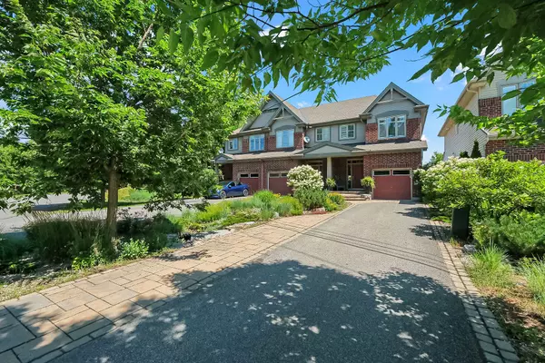 32 McCooeye LN, Stittsville - Munster - Richmond, ON K2S 1B9