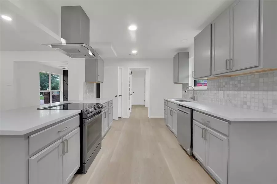 4032 Aragon Drive, Fort Worth, TX 76133