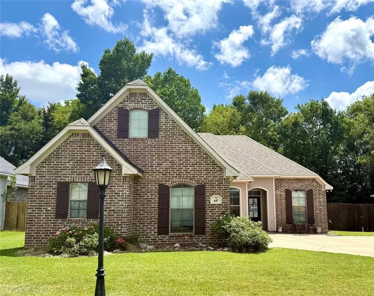 647 Lessie, Stonewall, LA 71078
