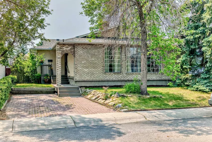 219 Rundleridge WAY NE, Calgary, AB T1Y 2J8