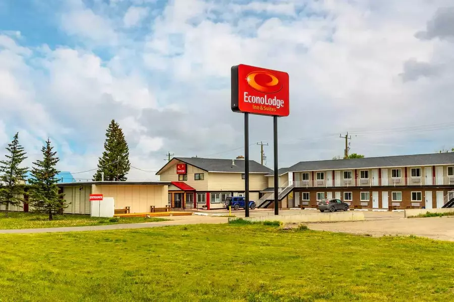 1049 Waterton AVE, Pincher Creek, AB T0K 1W0
