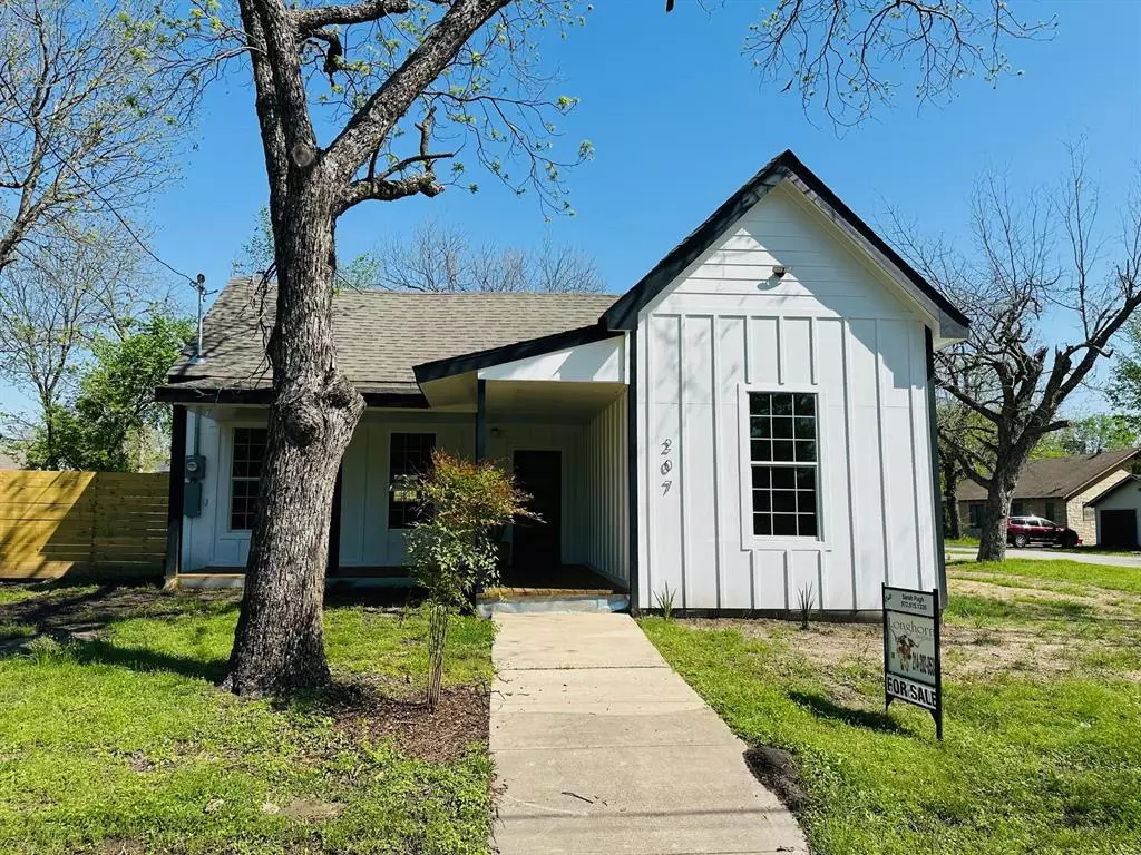 Kaufman, TX 75142,207 E 2nd North Street