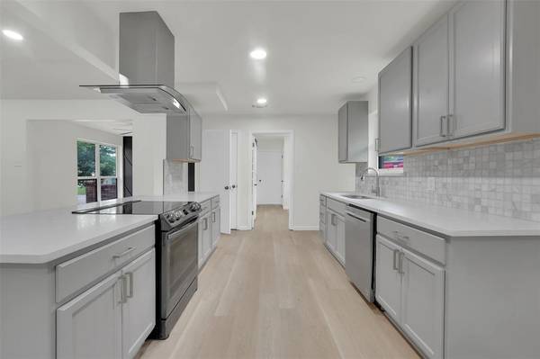 4032 Aragon Drive, Fort Worth, TX 76133