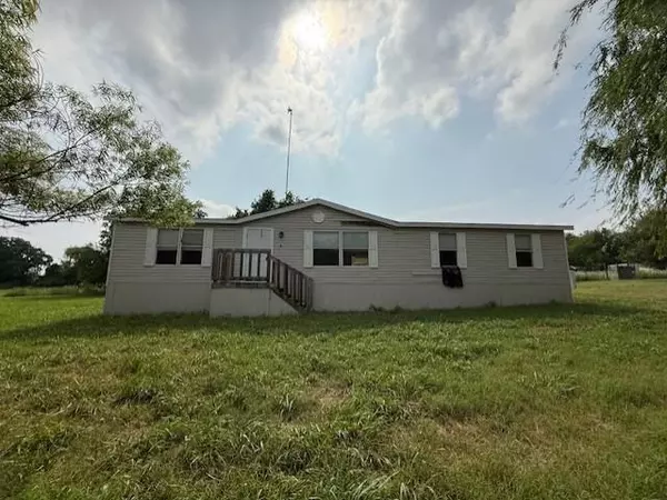 100 Lazy Meadow Court, Springtown, TX 76082