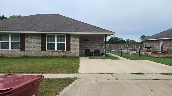 905 W 7th Street, Bonham, TX 75418