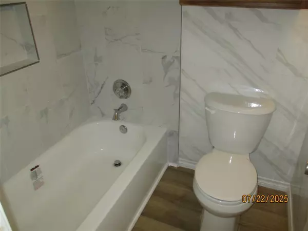 Dallas, TX 75243,9823 Walnut Street #207