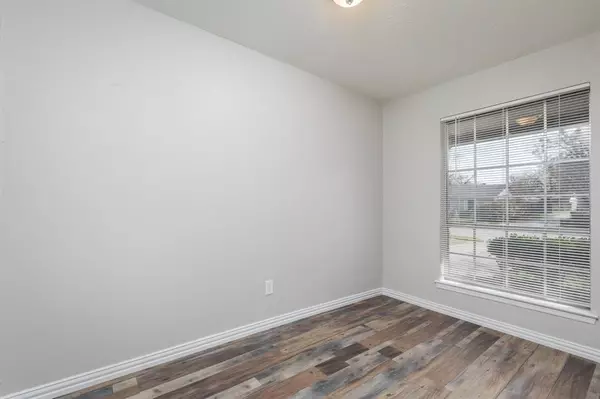 Dallas, TX 75211,831 Cherry Laurel Lane