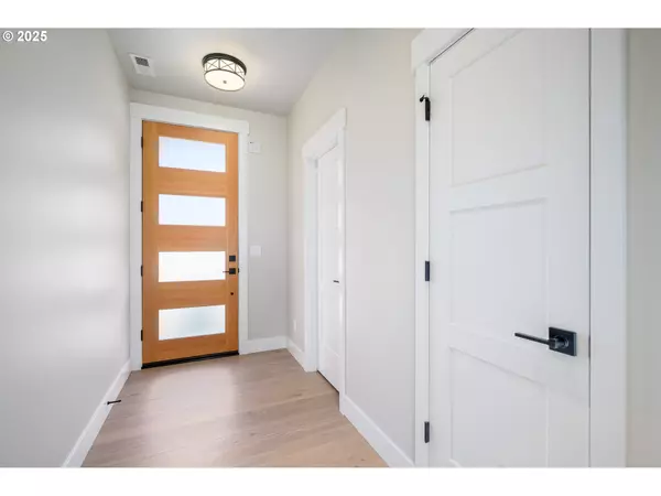 Newberg, OR 97132,3208 E PROVINCE CT