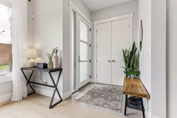 Calgary, AB T3C 0G7,4512 8 AVE SW