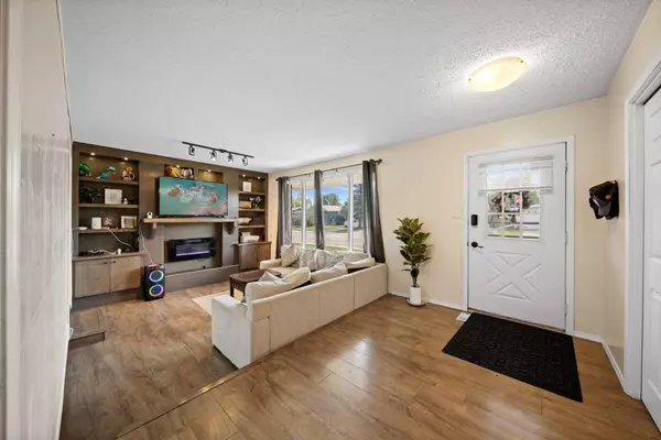 Innisfail, AB T4G 1H4,3411 51A AVE