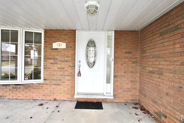 Whitby, ON L1N 2A8,929 Crocus CRES #Main