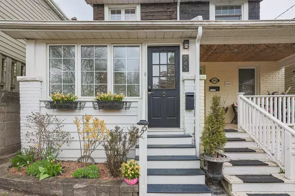 Toronto E02, ON M4L 3S7,245 Kenilworth AVE