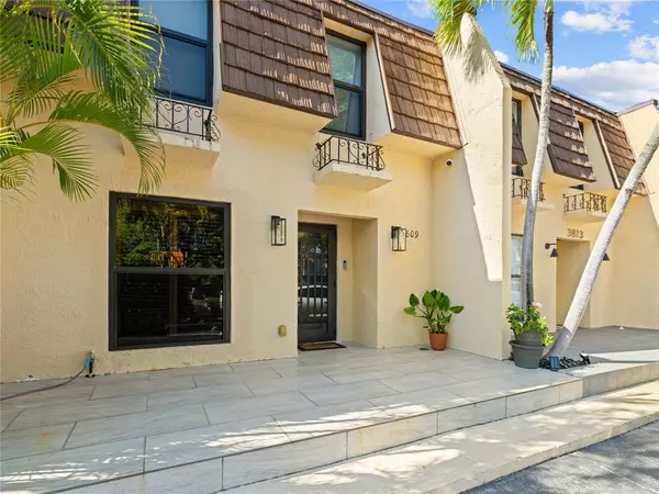 North Miami Beach, FL 33160,3809 NE 167th St #38
