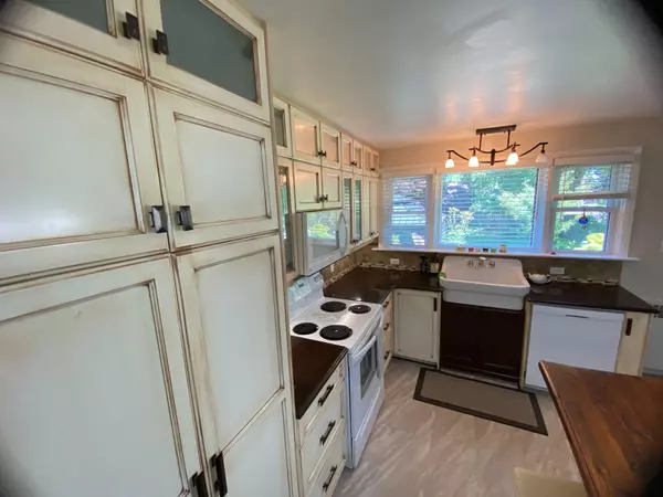 London East, ON N5Y 3X6,572-MAIN Cheapside ST