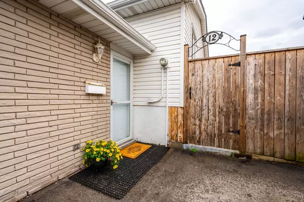 Hamilton, ON L8T 4R4,12 BRENDAN CT