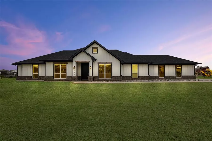 285 Redwood Drive, Van Alstyne, TX 75495