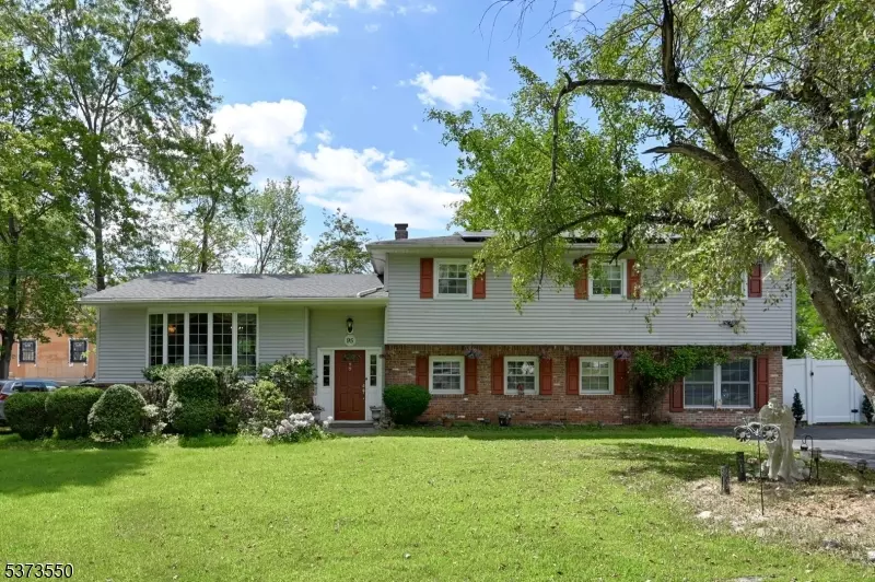 95 Prospect Ave, Hillsdale Boro, NJ 07642