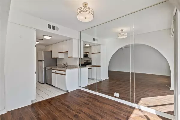 Dallas, TX 75248,15914 Stillwood Street #2078
