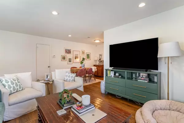 Dallas, TX 75214,6323 Ravendale Lane