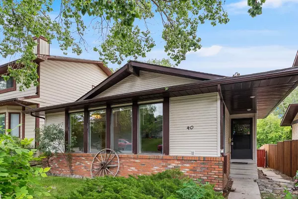 40 Edgeford RD Northwest, Calgary, AB T3A 2S6