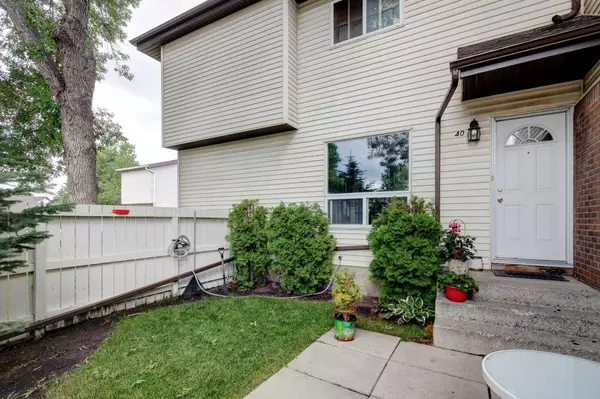 Calgary, AB T1Y 5E3,32 Whitnel CT NE #40