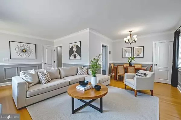 472 Annapolis AVE #Main Floor, Oshawa, ON L1J 2Y7