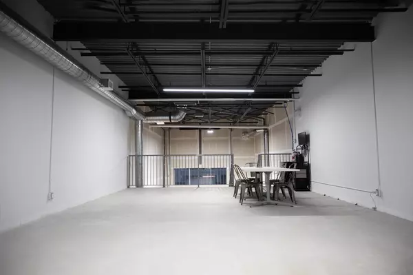 Mississauga, ON L4W 5E1,5260 Solar DR N #9