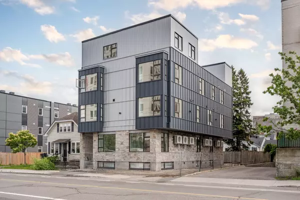 Vanier And Kingsview Park, ON K1L 6R2,10 MCARTHUR AVE #201