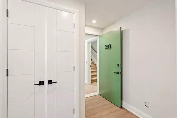 Vanier And Kingsview Park, ON K1L 6R2,10 MCARTHUR AVE #203