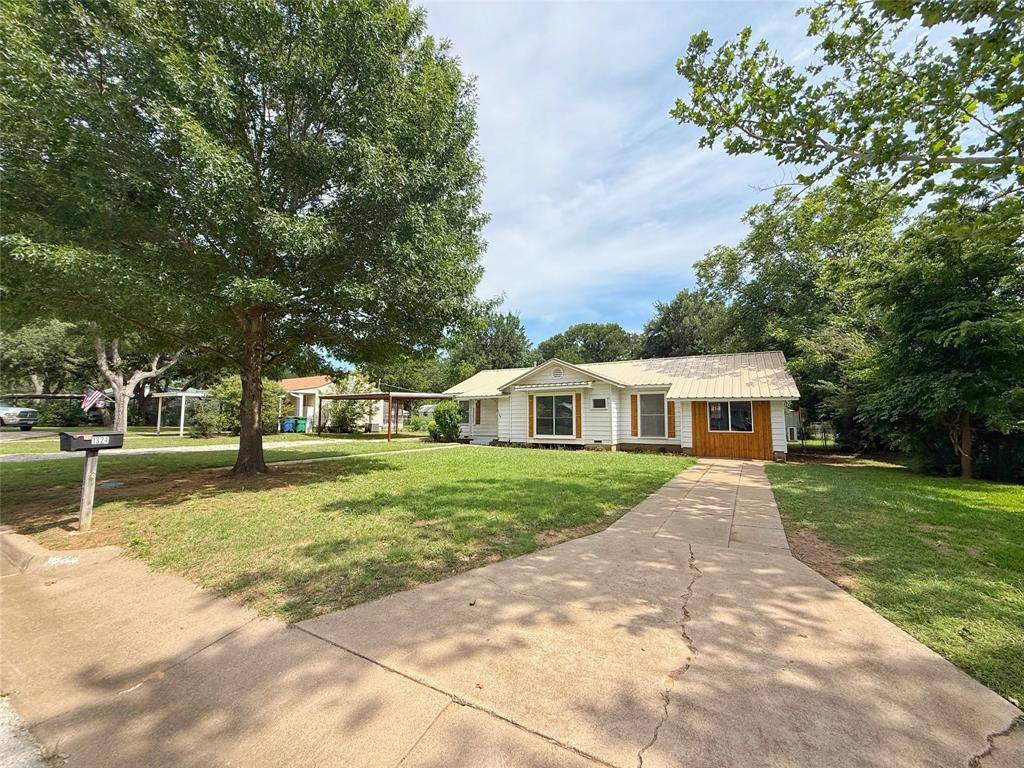 1324 Morningside Avenue, Graham, TX 76450
