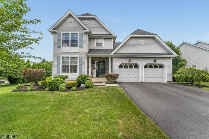 5 Jade Ln, Lopatcong Twp., NJ 08865