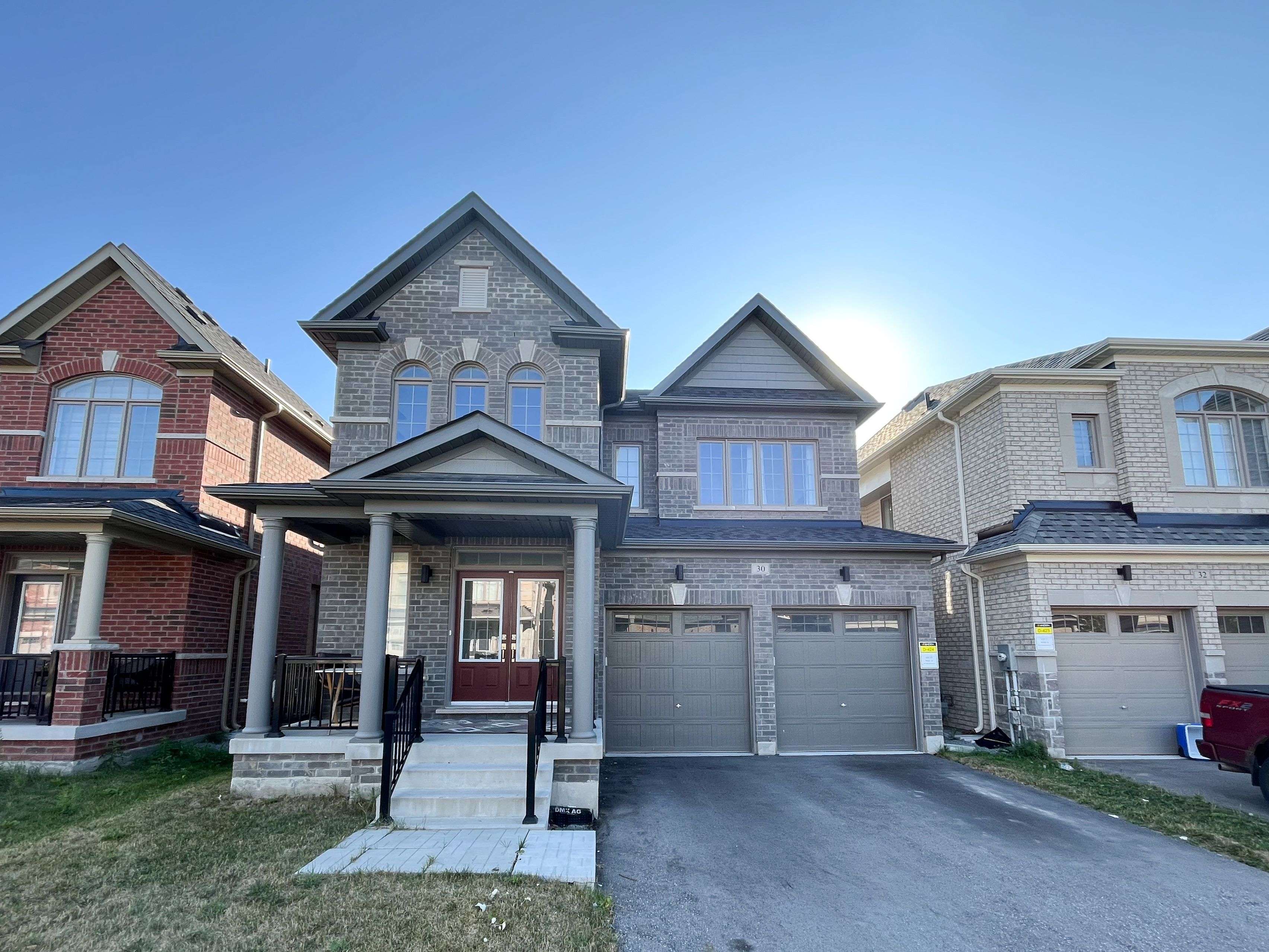 30 Whippletree DR, East Gwillimbury, ON L9N 0X1