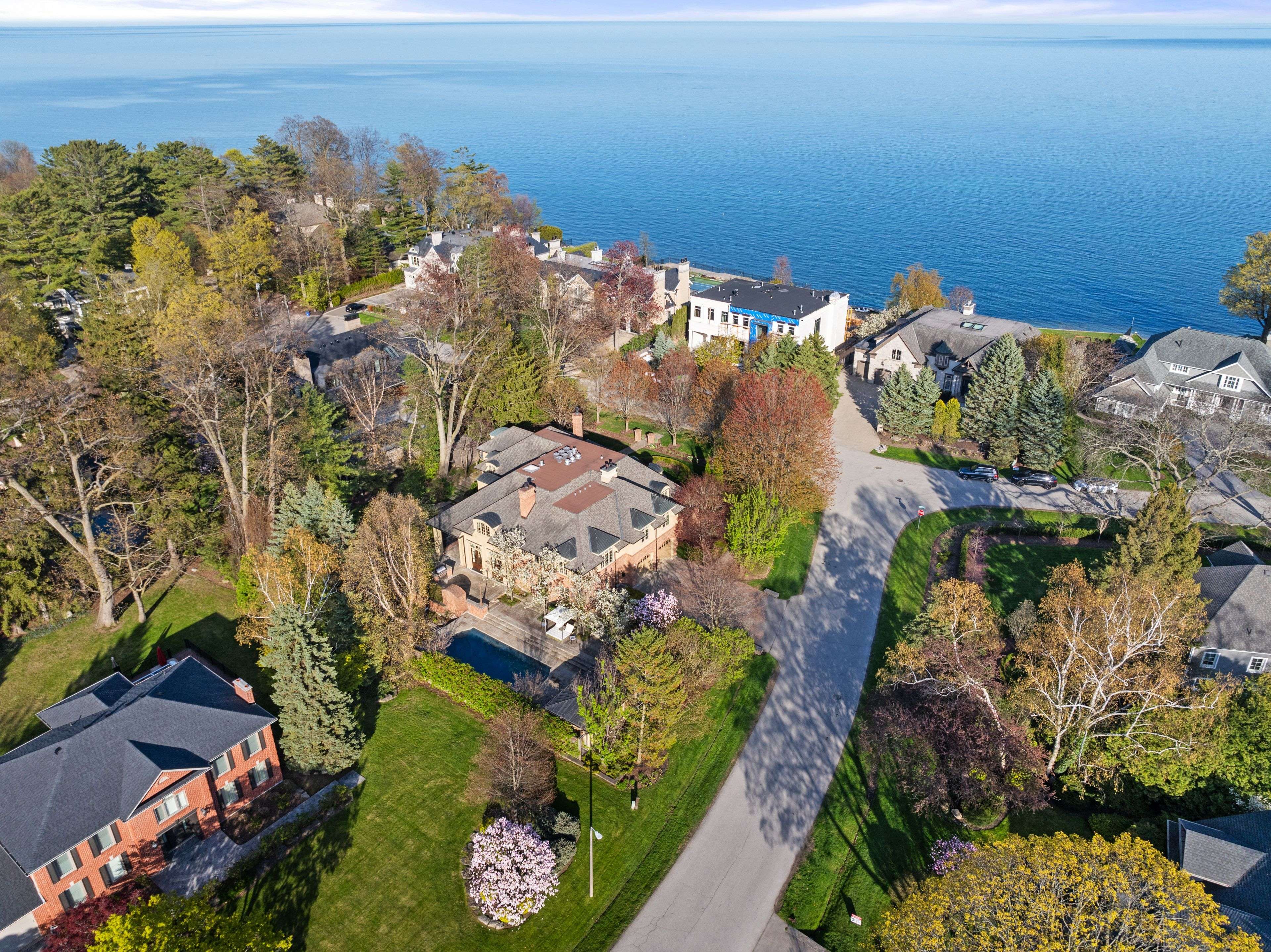 Oakville, ON L6J 1A9,1081 Argyle DR