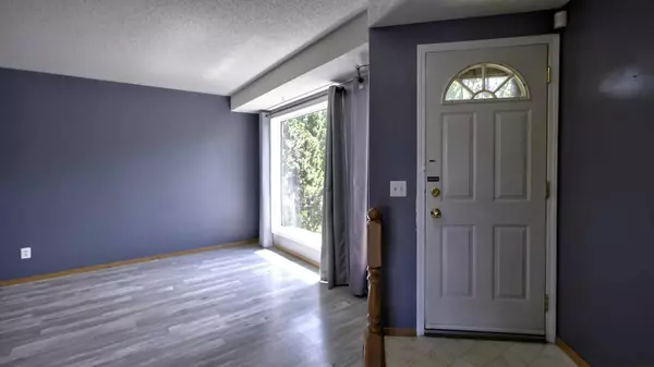 Calgary, AB T2C4G3,102 Riverglen DR SE