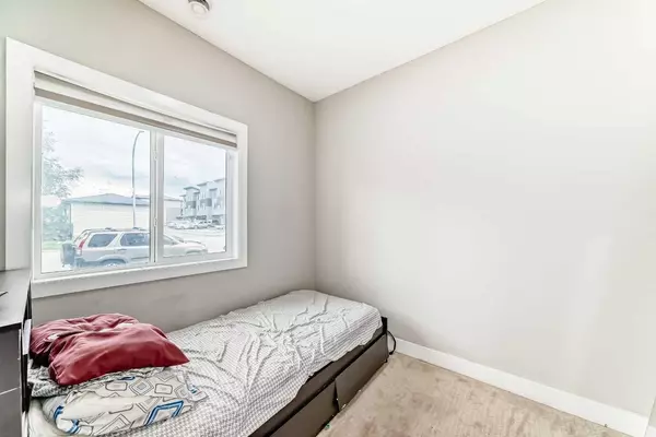 Calgary, AB T3N 1N6,74 skyview Link Northeast