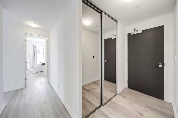 Toronto C02, ON M4V 0B1,609 Avenue RD #904