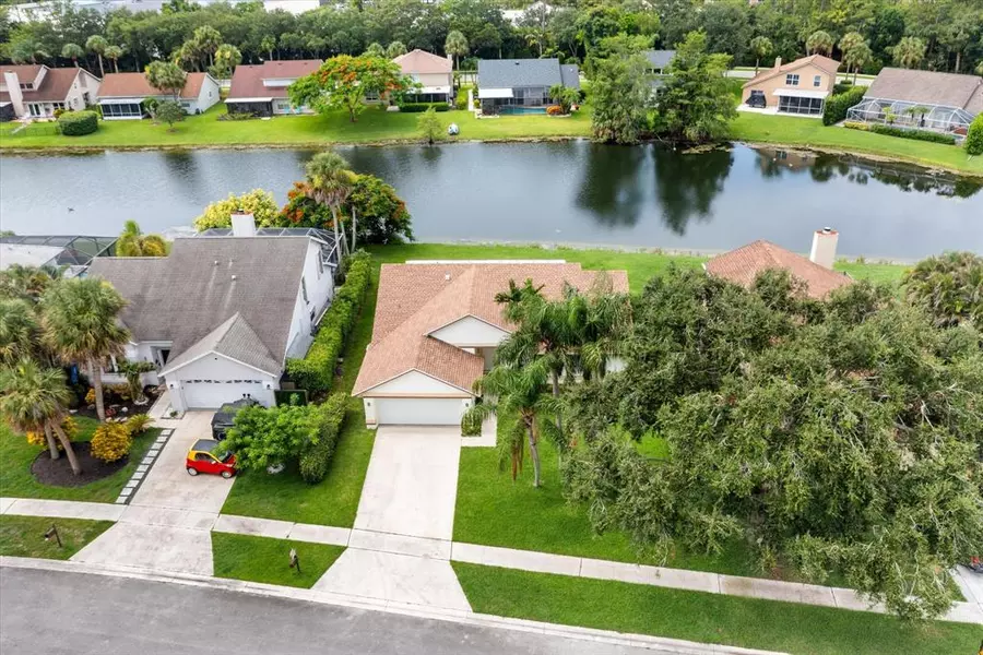 9888 Cross Pine Ct, Lake Worth, FL 33467
