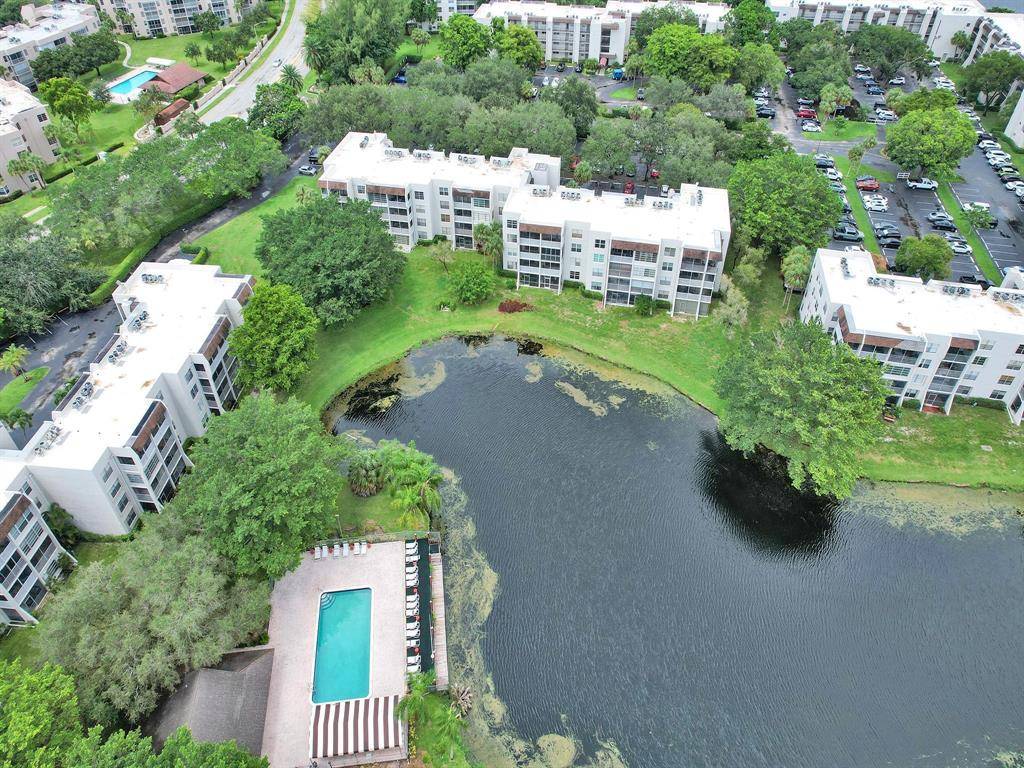9340 Lagoon Pl #309, Davie, FL 33324