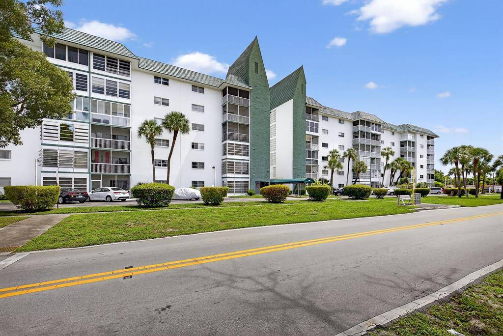 4751 NW 21st St #303, Lauderhill, FL 33313