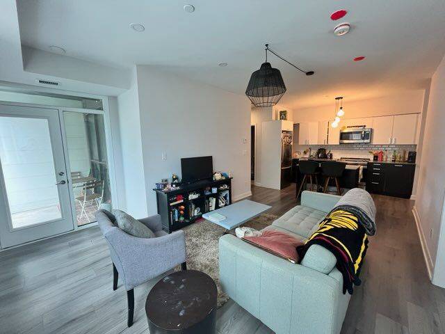 385 Osler ST, Toronto W03, ON M6N 0B2