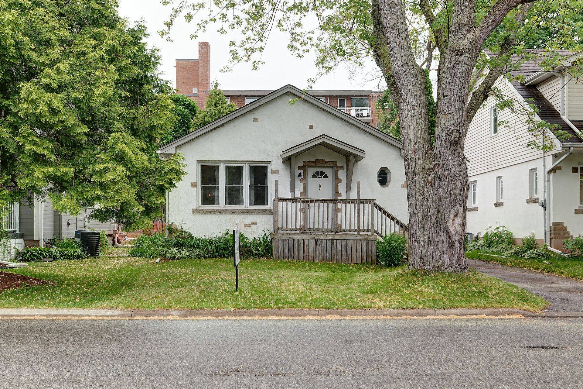 469 Woodland AVE, Burlington, ON L7R 2S2