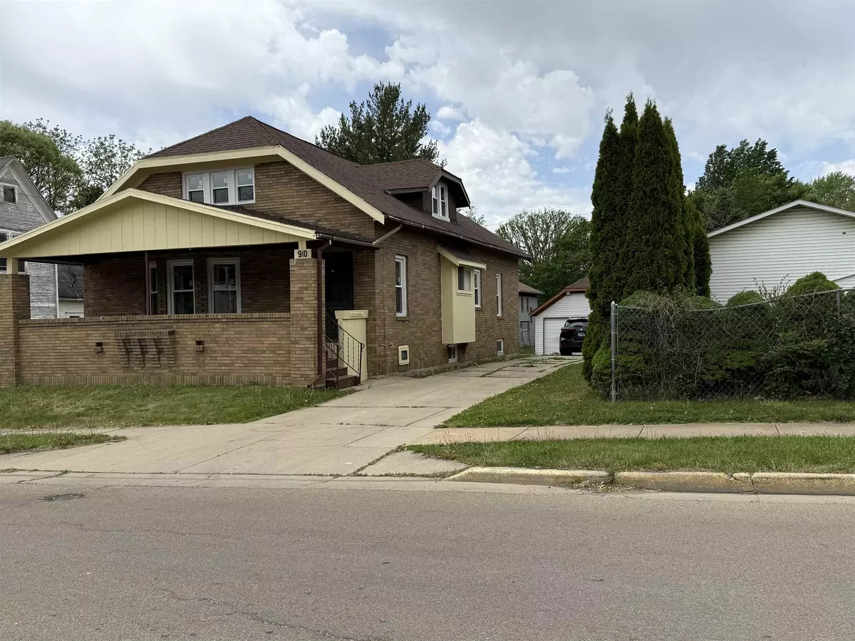 Freeport, IL 61032,910 S Chicago Ave