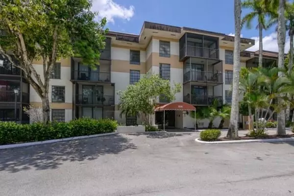 Lauderhill, FL 33319,5530 NW 44th St #418C