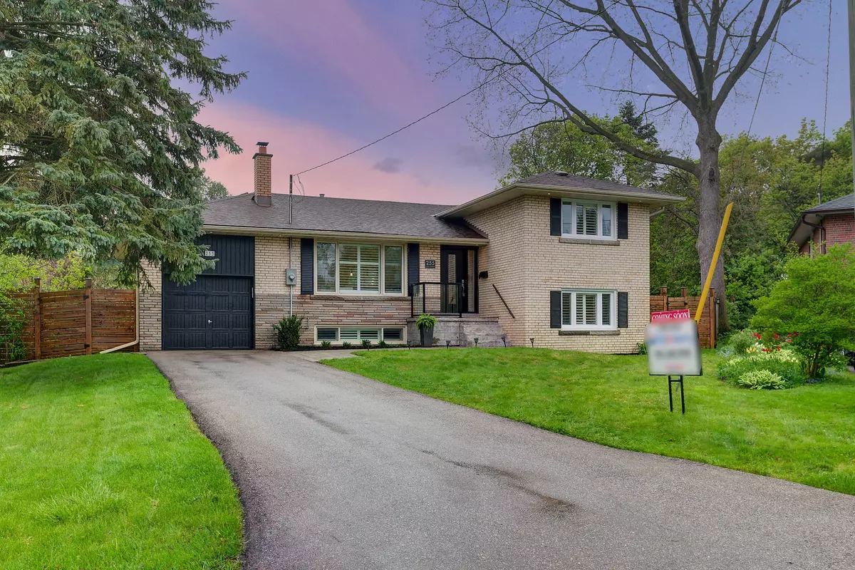 Oakville, ON L6L 3X8,255 Wales CRES