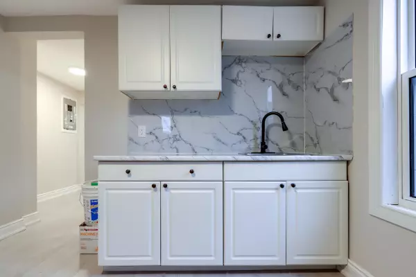 Oshawa, ON L1G 3Z7,81 Mcmillan DR #Unit 2